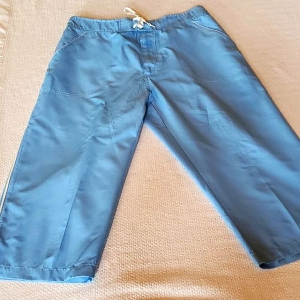 Wilson Vintage Embroidered Logo Cinched Sz. L Lt. Blue Capris w Pockets
